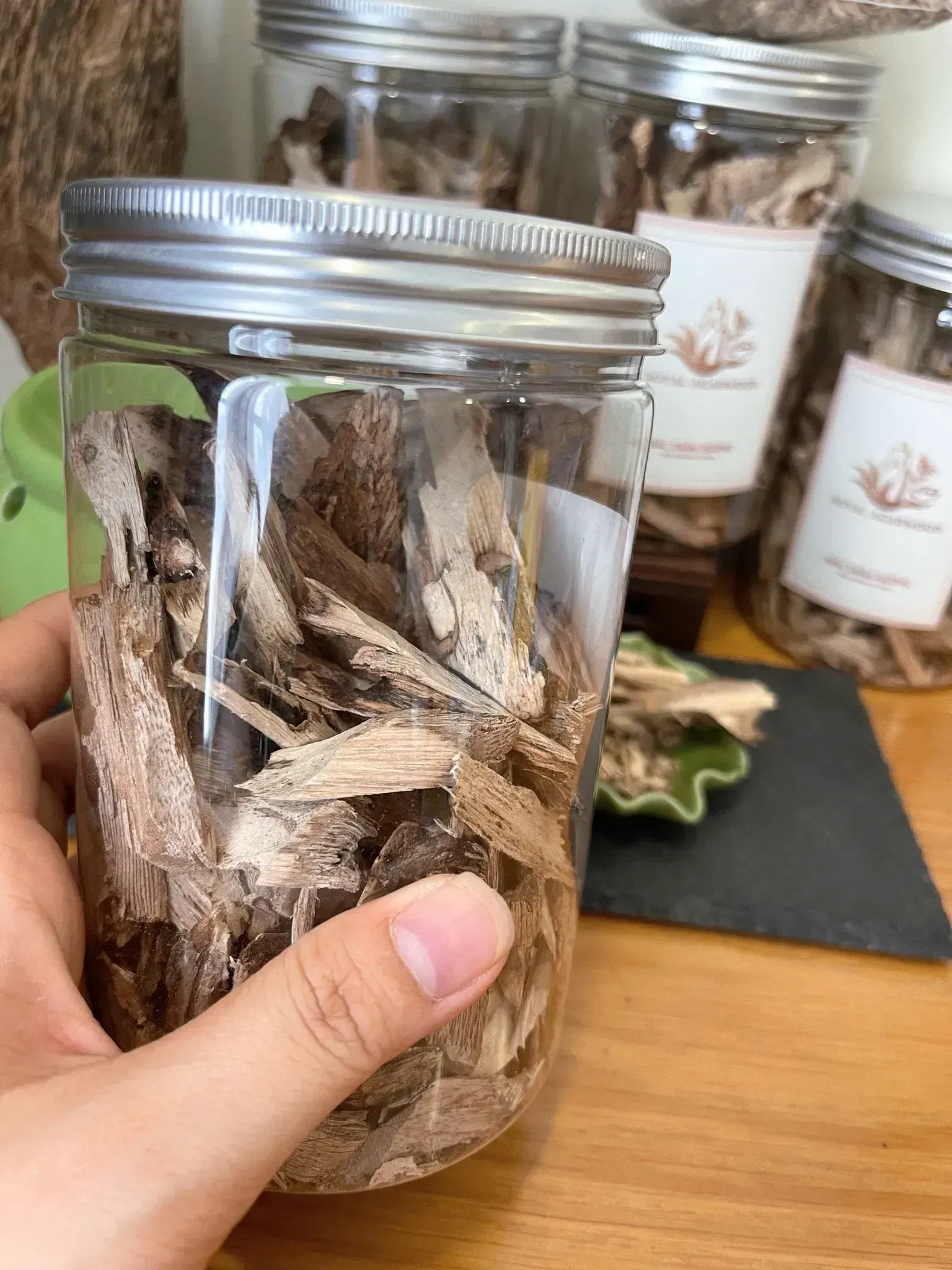 Natural Agarwood Chips &amp; Shavings – Vietnamese Oud For Burning &amp; Incense Making (100g Box)